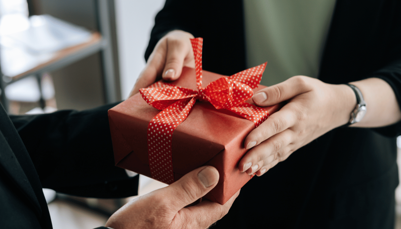 Tặng gì dịp Noel ? Vì sao quà tặng Noel khiến nhiều người “đau đầu”?